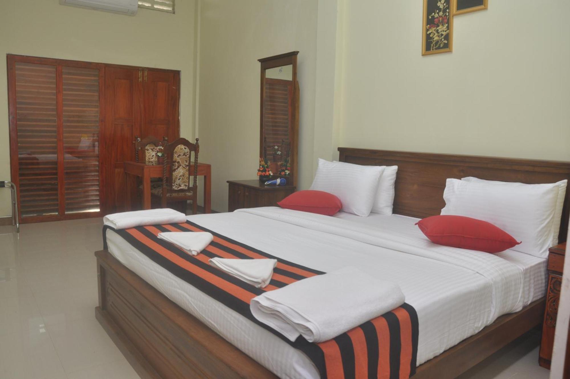 The Max Villa Negombo Exterior photo