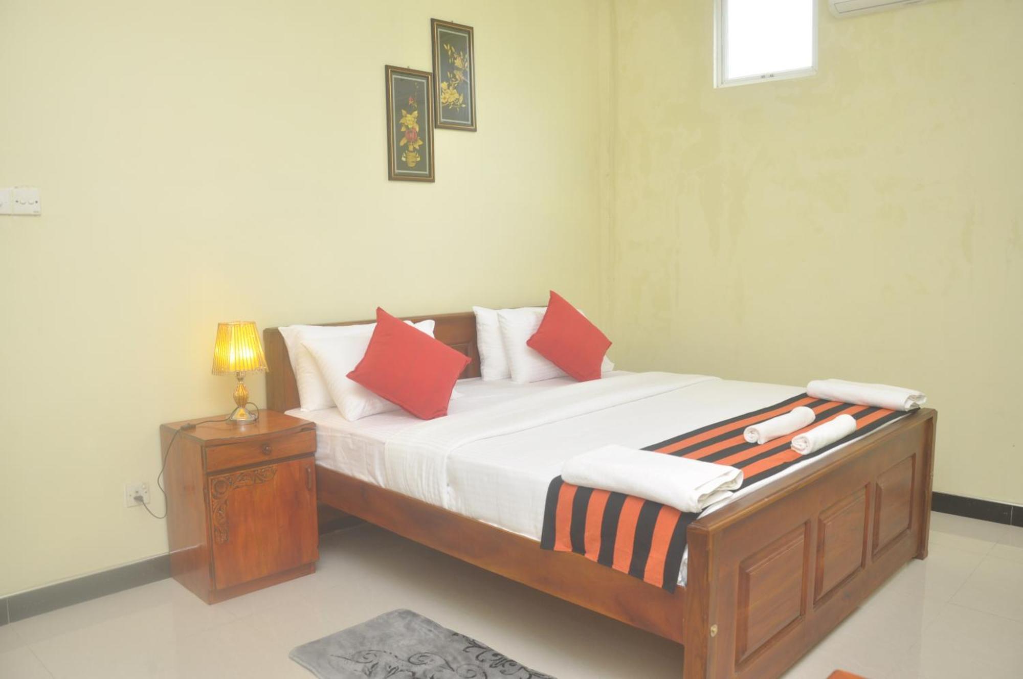 The Max Villa Negombo Exterior photo