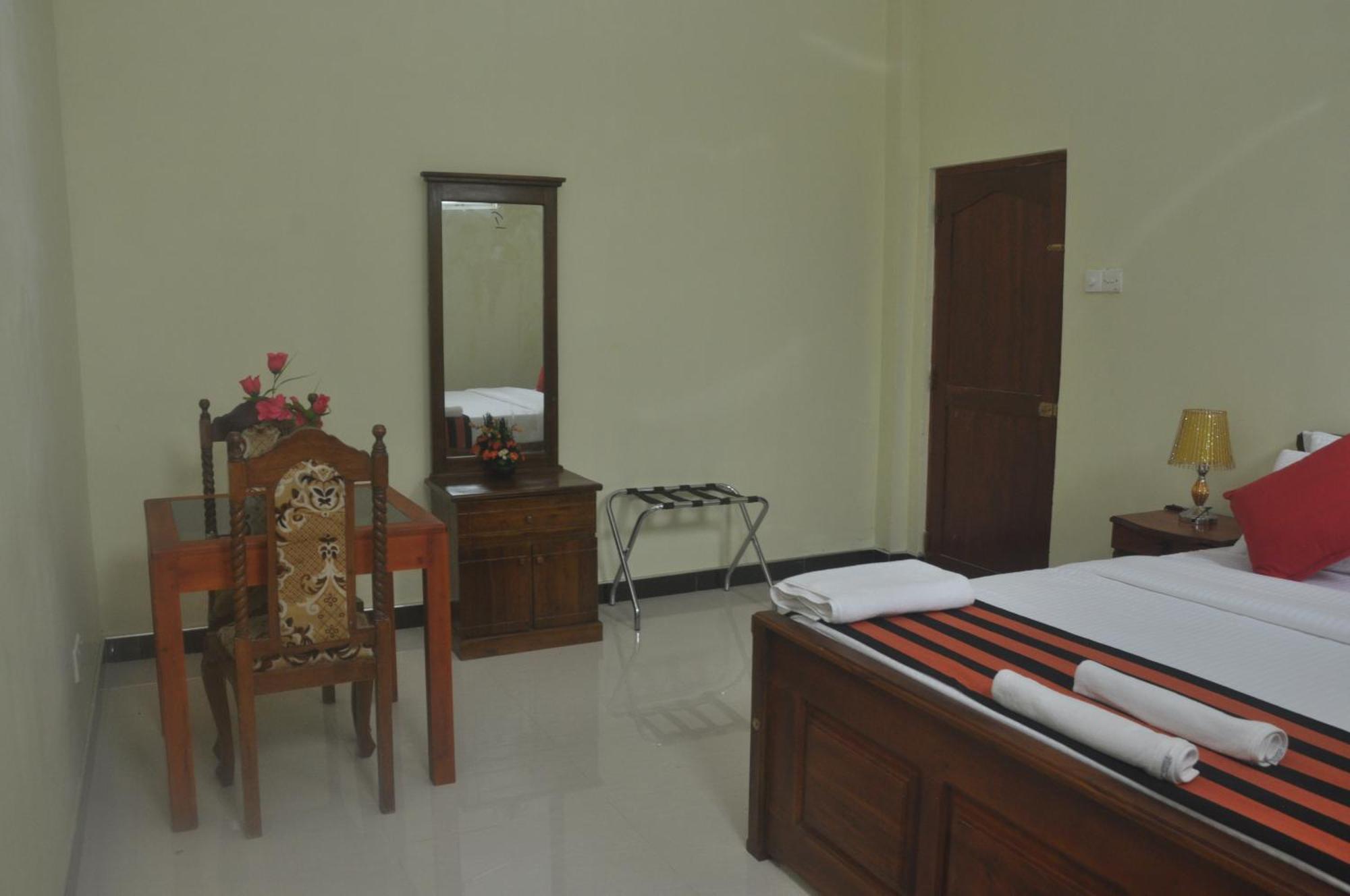 The Max Villa Negombo Exterior photo