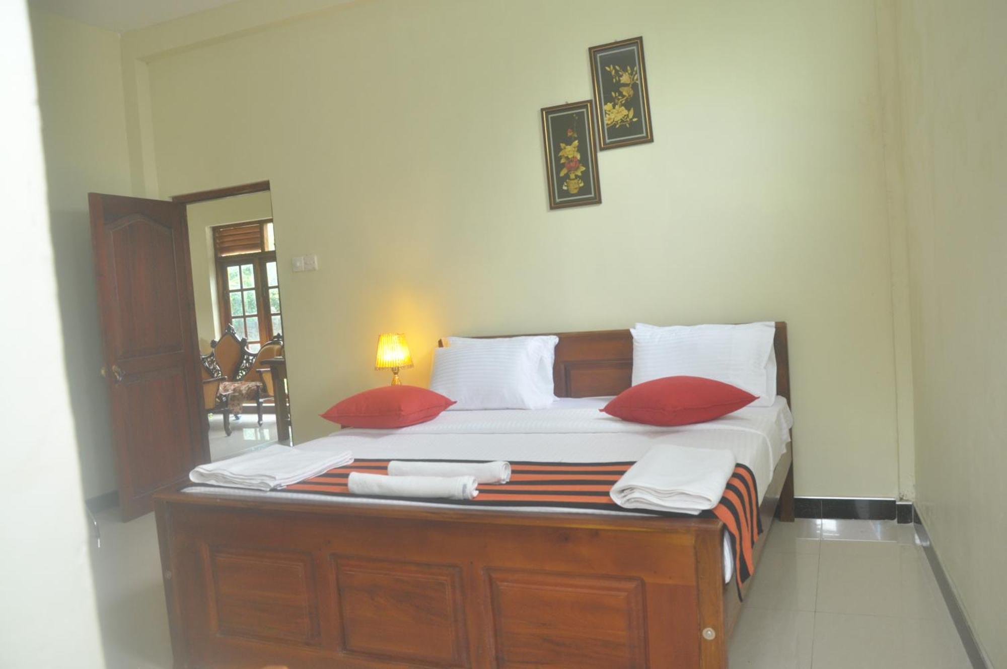 The Max Villa Negombo Exterior photo