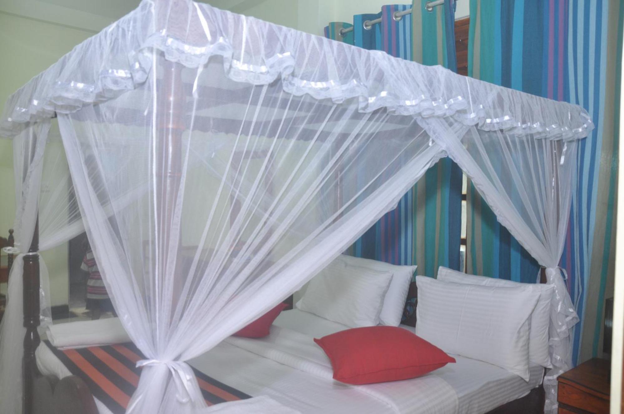 The Max Villa Negombo Exterior photo