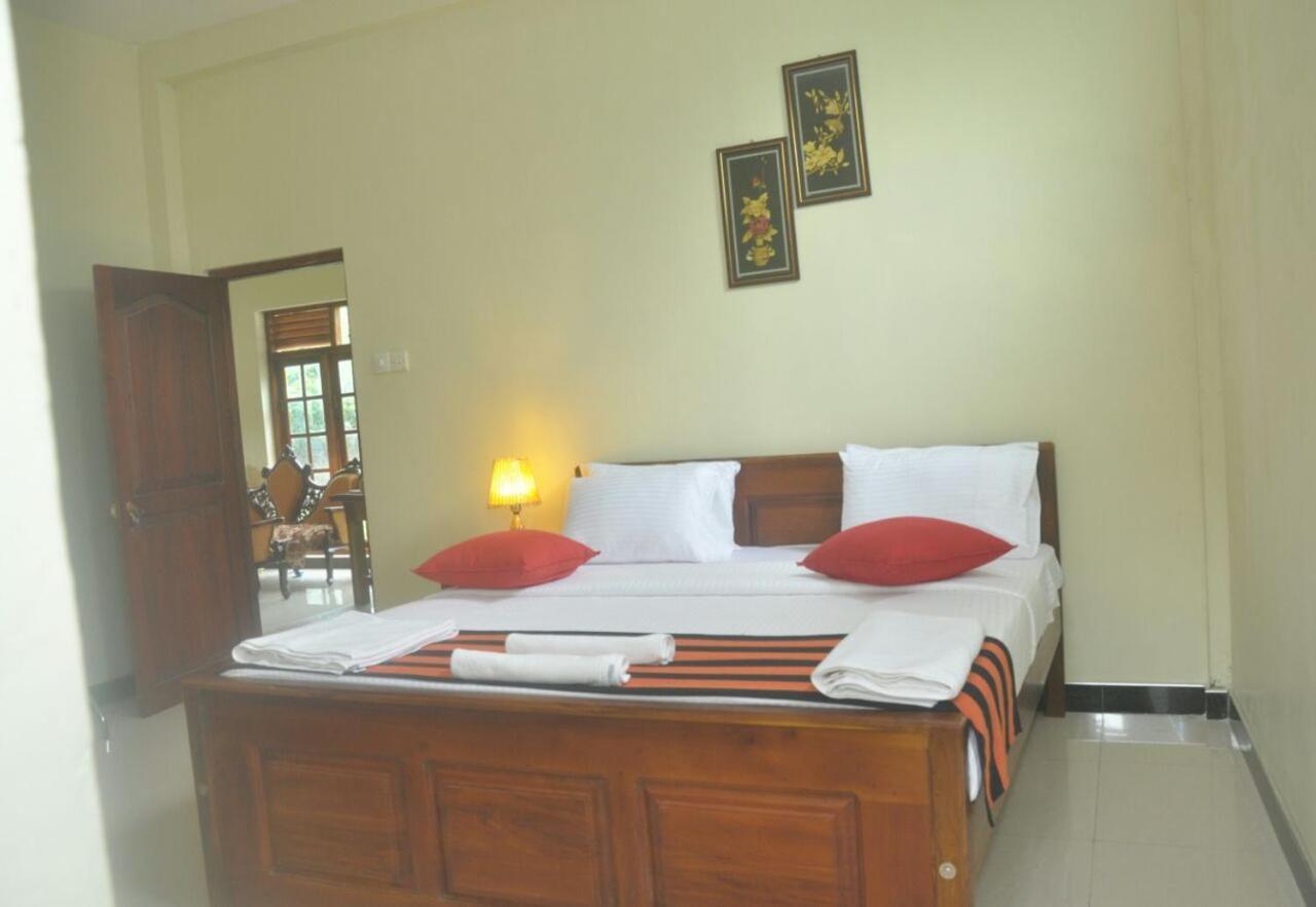 The Max Villa Negombo Exterior photo