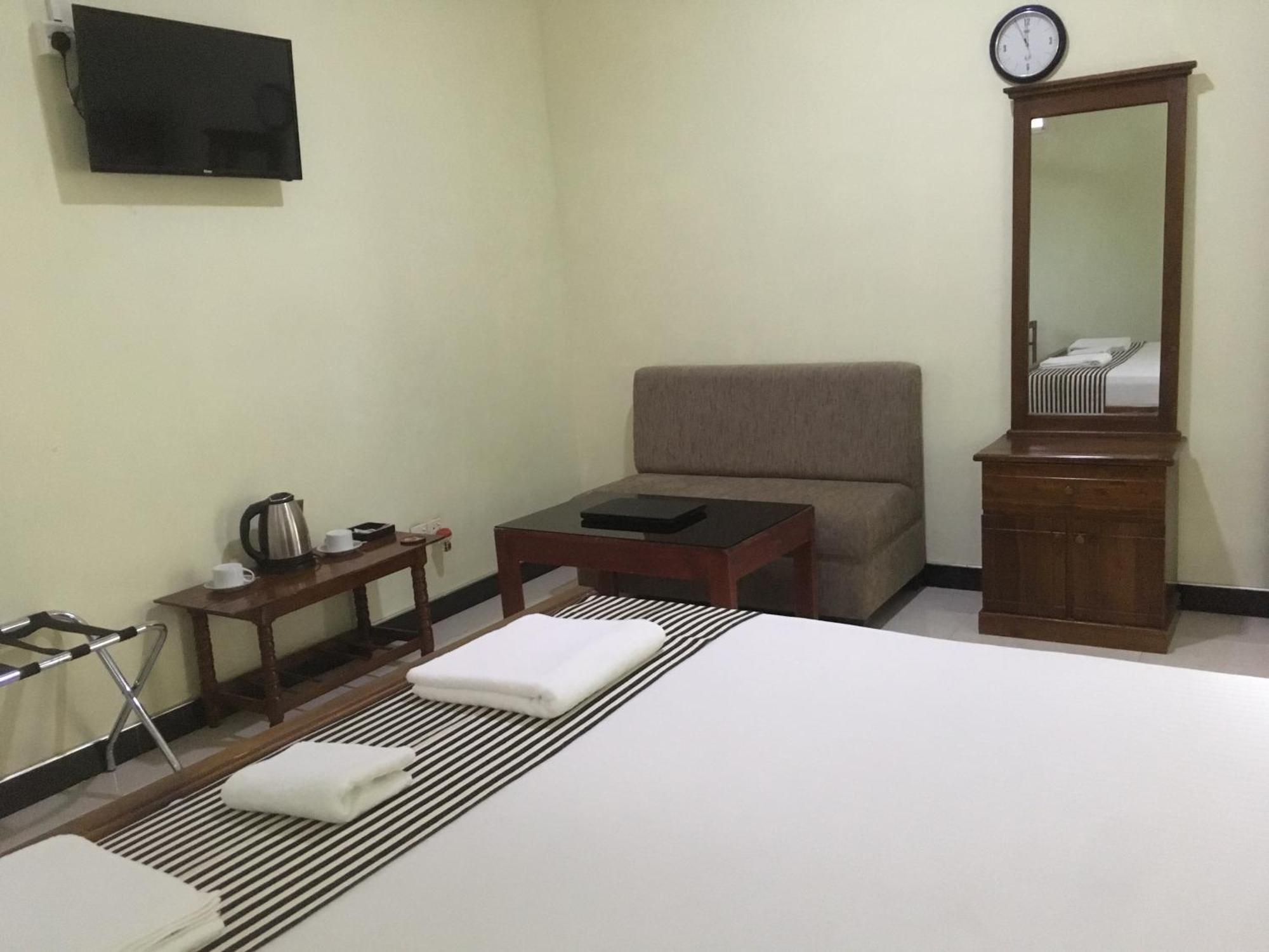 The Max Villa Negombo Exterior photo